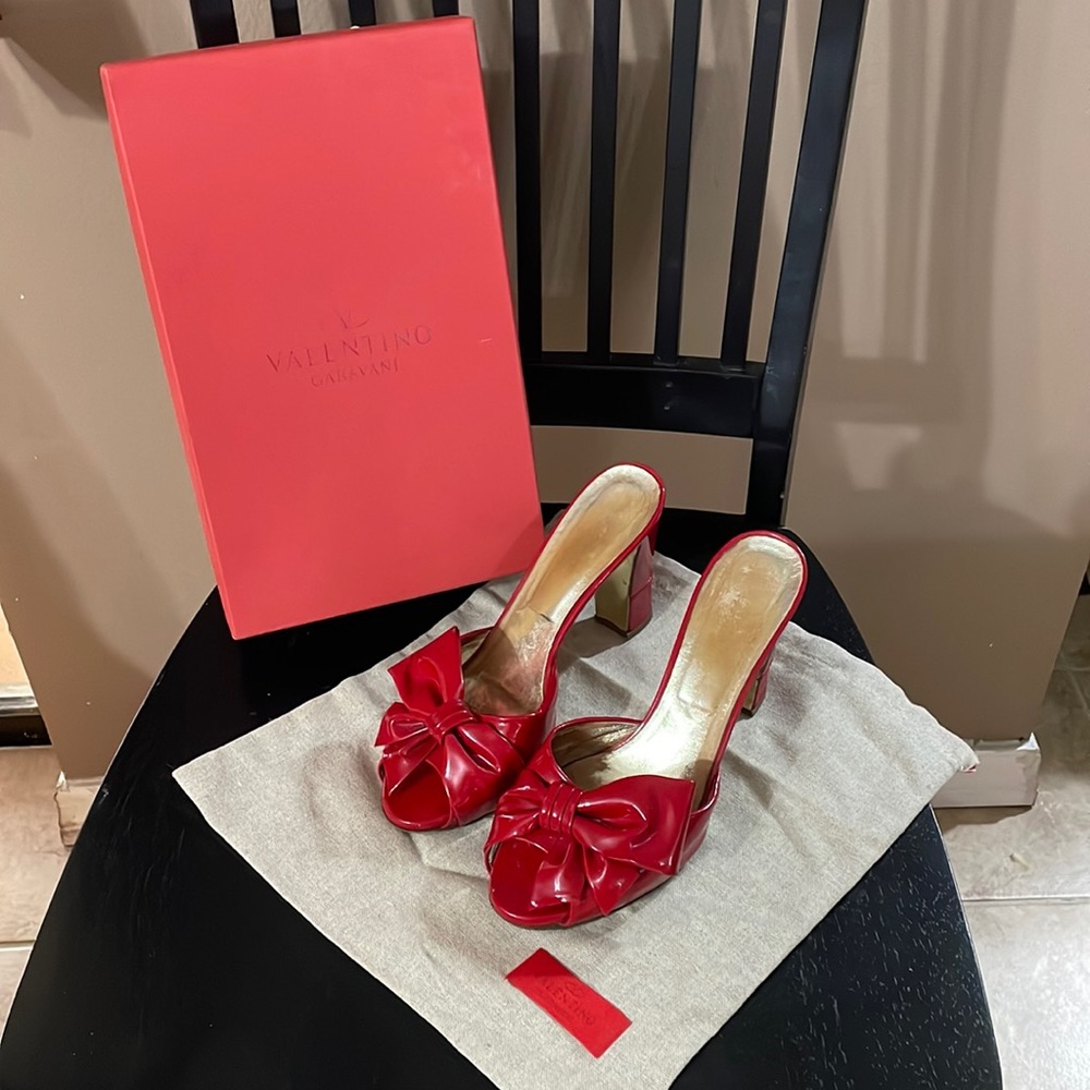 Red bow Valentino heels